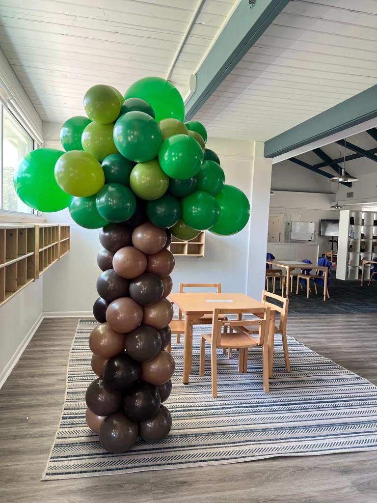 Tree column with apples