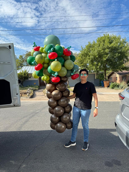 Tree column with apples