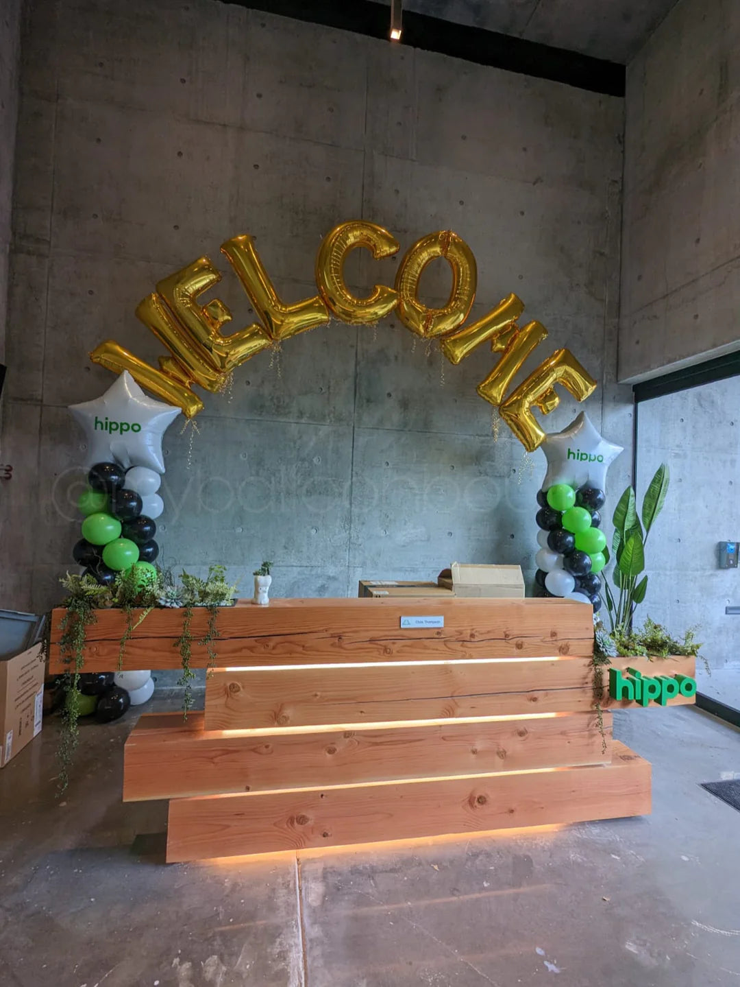 Welcome Single Line Arch w/ Custom Columns